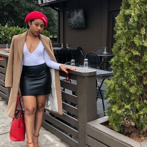 Meet your Posher, Joya